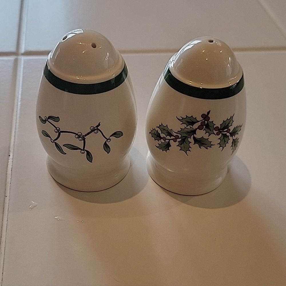 Vintage Spode Christmas salt & pepper shakers